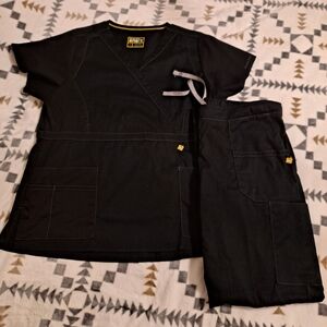 Wonder Wink scrub set size L